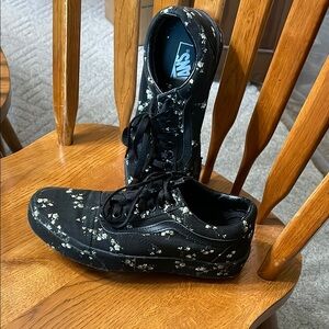 Vans Black Sneakers white floral print 8 excellent condition black laces